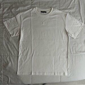 LOUIS VUITTON LV White Embossed T-Shirt Size Medium